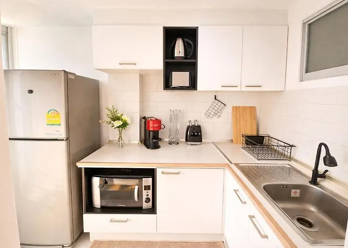 Spacious & Bright - Pool & Gym Apartment *