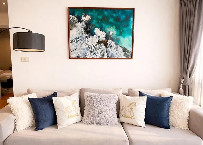 Apartment Spacious & Bright - Pool & Gym Bangkok