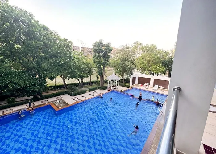 Apartment Spacious & Bright - Pool & Gym *